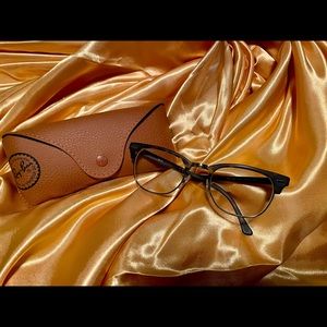 Unisex Ray-Ban Eyeglass frame with ready to wear non-prescription lenses.